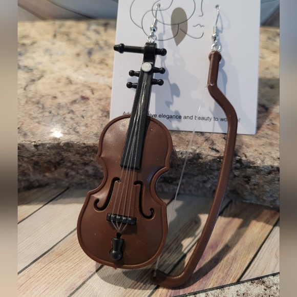 Violin Charm  Earrings 🎻 - Picture 3 of 6